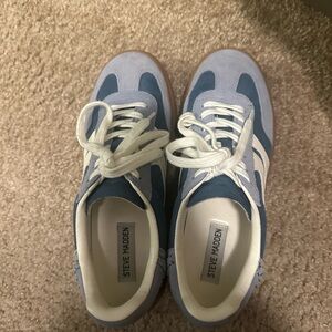 Steve Madden Two-Tone Blue Suede Low-Top Sneakers